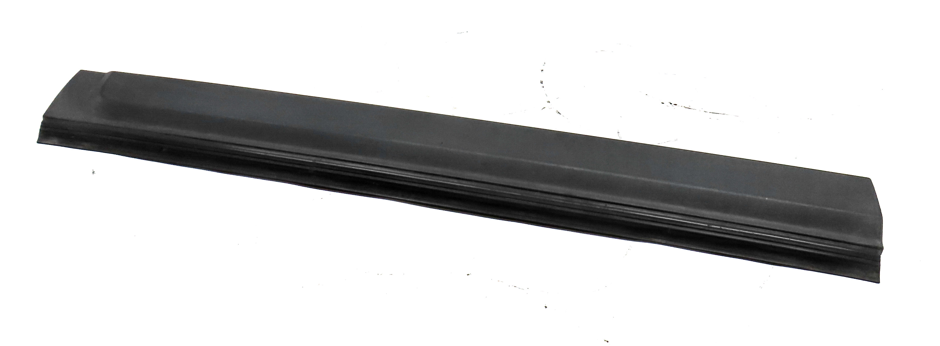 2010 LAND ROVER LR4 (L319) FRONT LEFT DRIVER LOWER DOOR TRIM MOULDING (BLACK) — exact item pictured